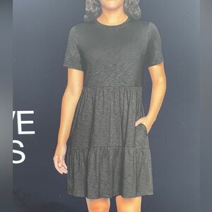Gap Women’s Size XL short sleeve tiered dress. NWT!!  Black.